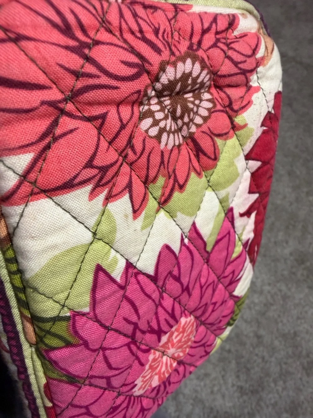 🎉HOST PICK Vera Bradley”Hello Dahlia!”Cinch Bucket Handbag-Retired Pink&Green